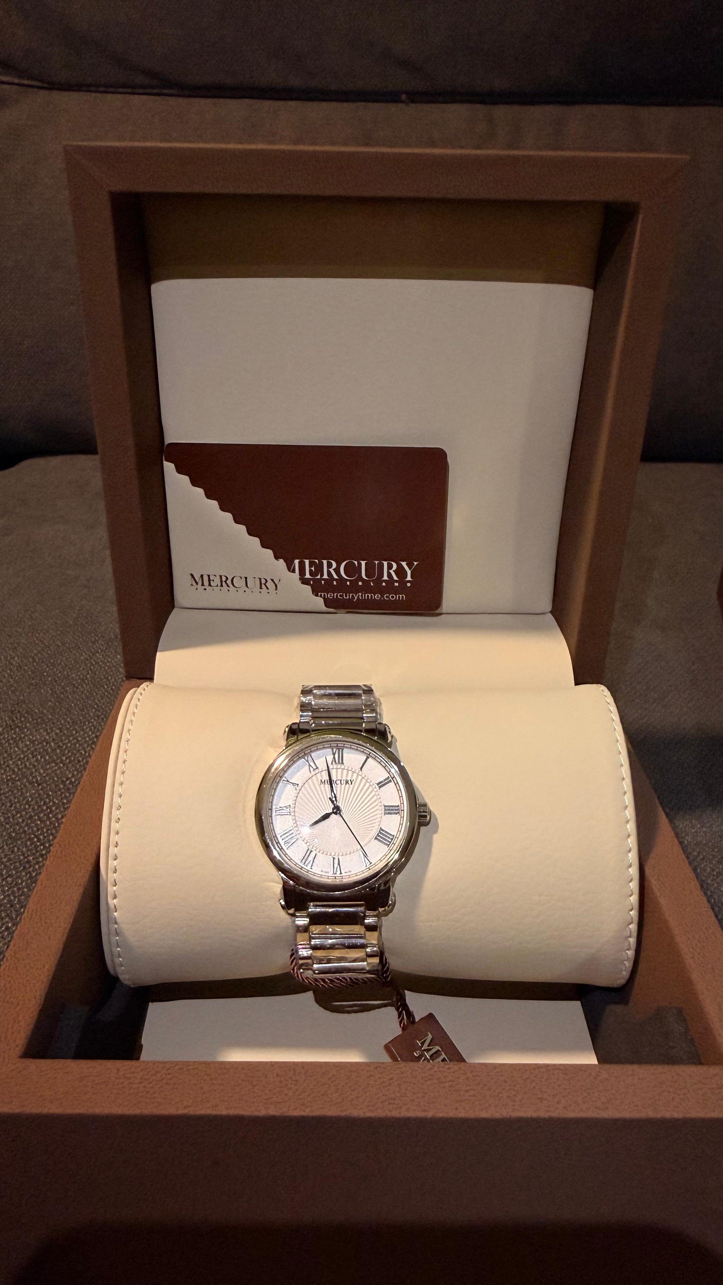Reloj femenino Mercury, modelo ME385-SS-1- maquinaria suiza. Nuevo a estrenar.