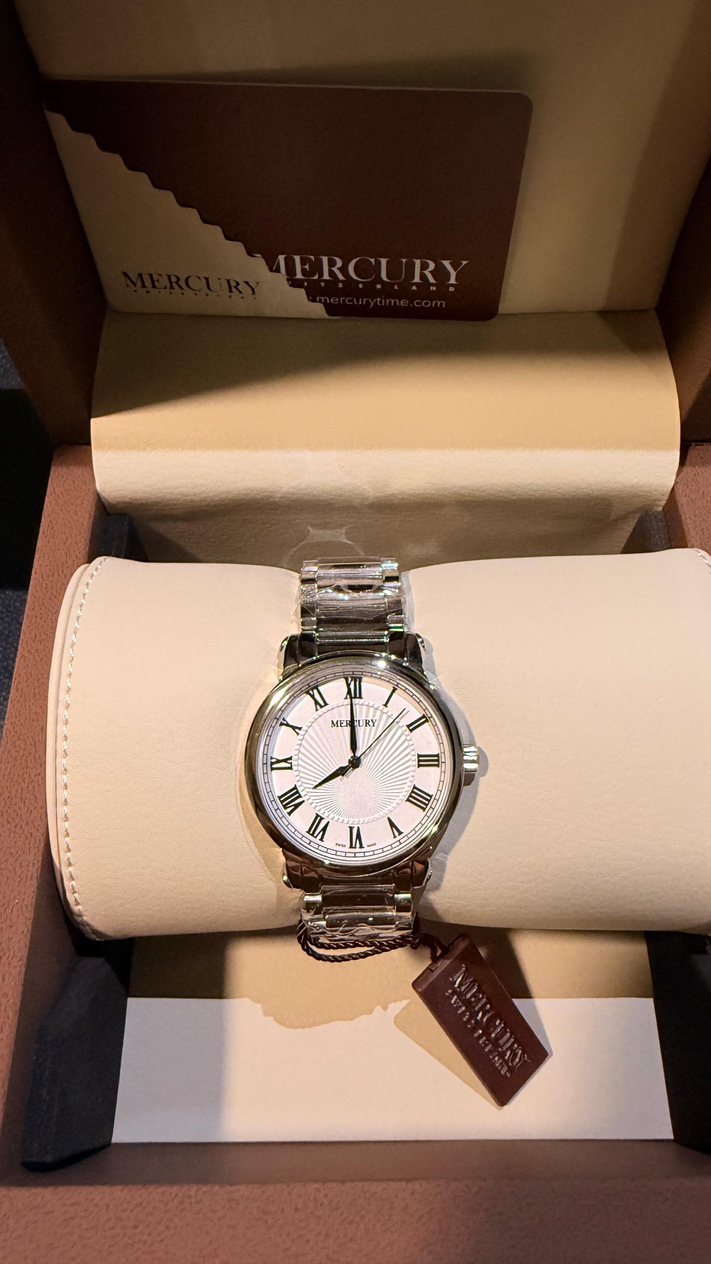 Reloj femenino Mercury, modelo ME385-SS-1- maquinaria suiza. Nuevo a estrenar.