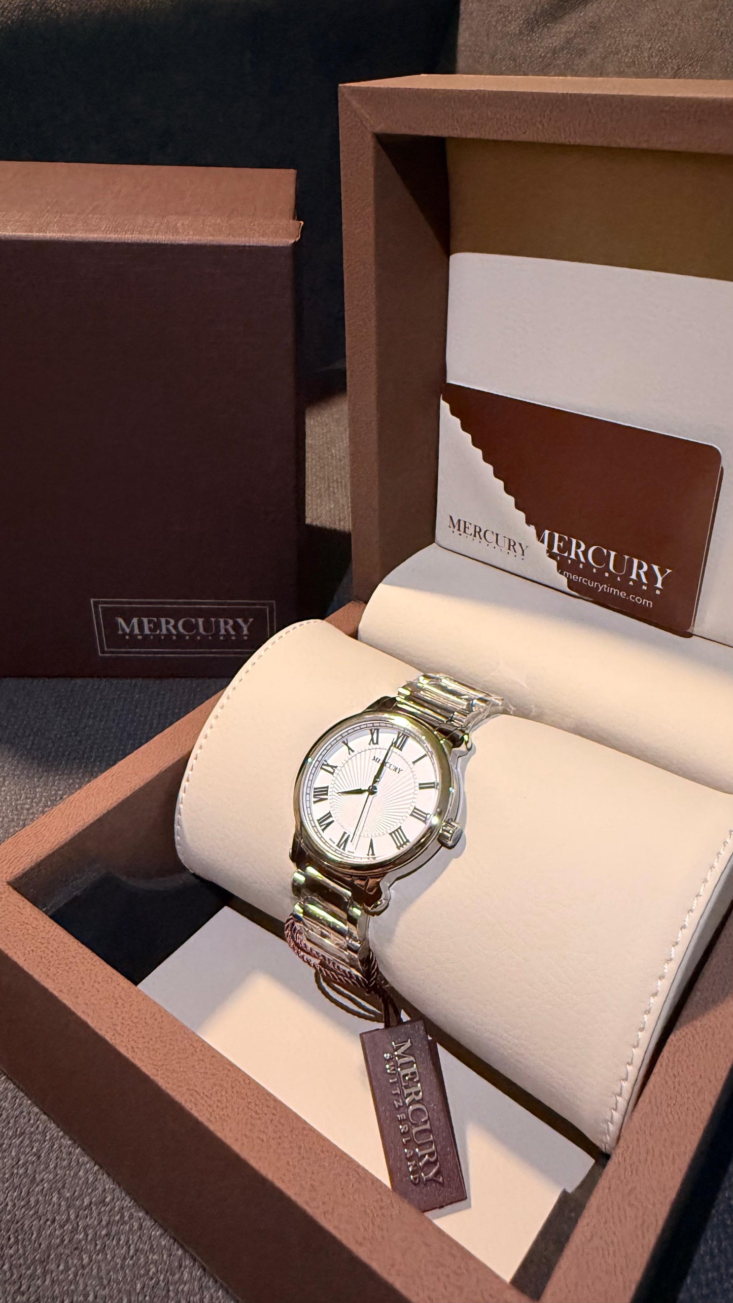 Reloj femenino Mercury, modelo ME385-SS-1- maquinaria suiza. Nuevo a estrenar.